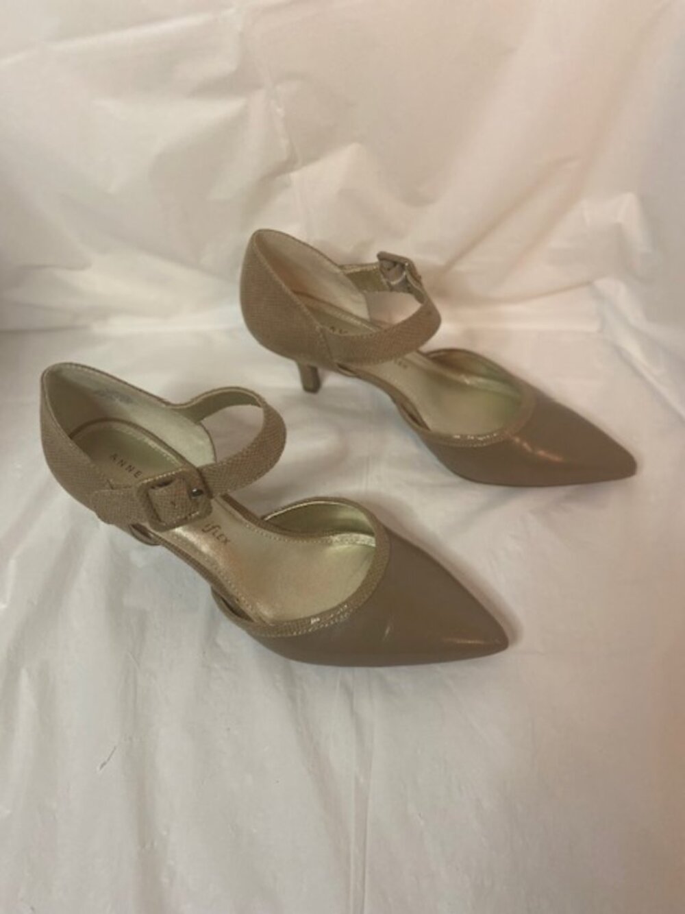 AK Anne Klein iFlex Taupe Tan Mary Jane D’Orsay Pointed Toe Pumps Heels Size 6.5 - Picture 4 of 7